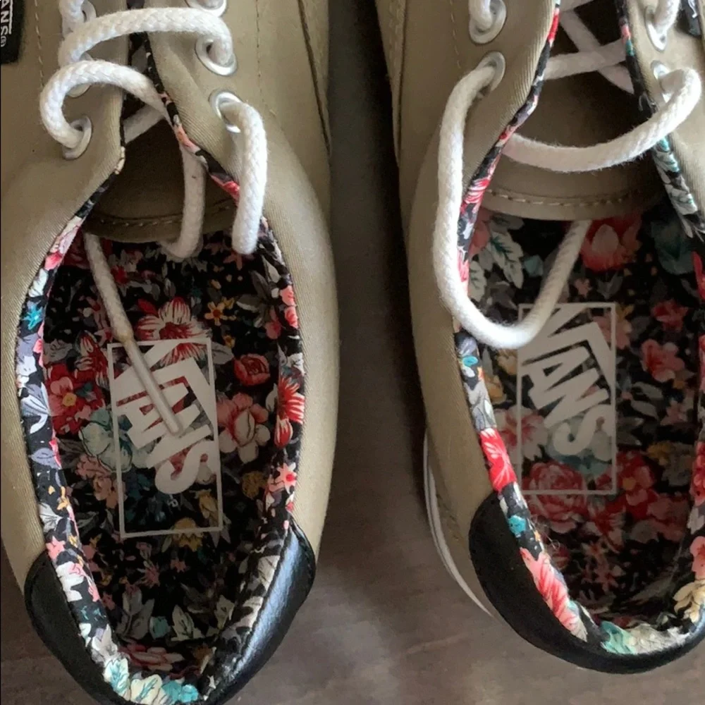 Vans - Picture 4 of 7